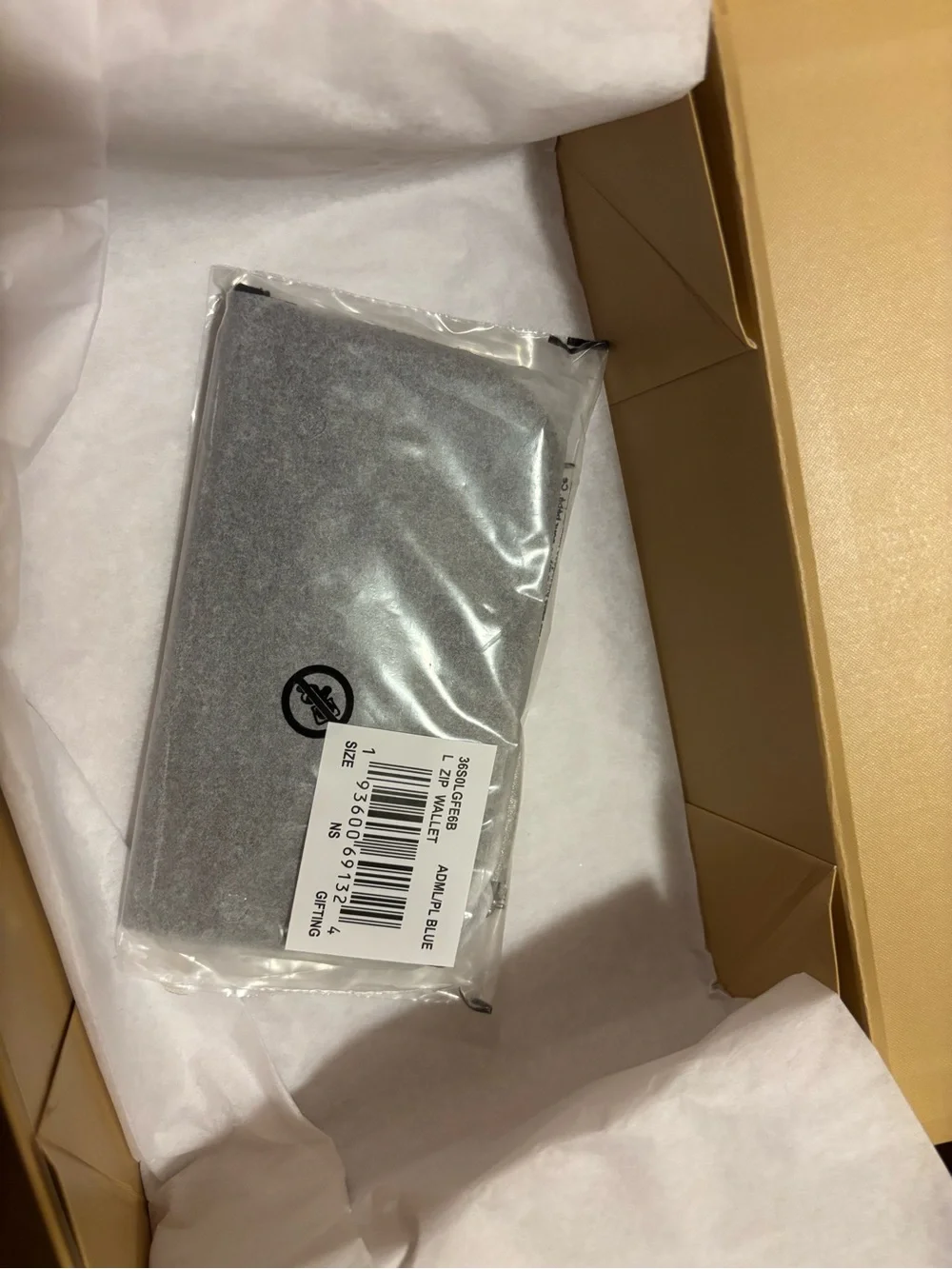 Michael Kors L Zip wallet navy color